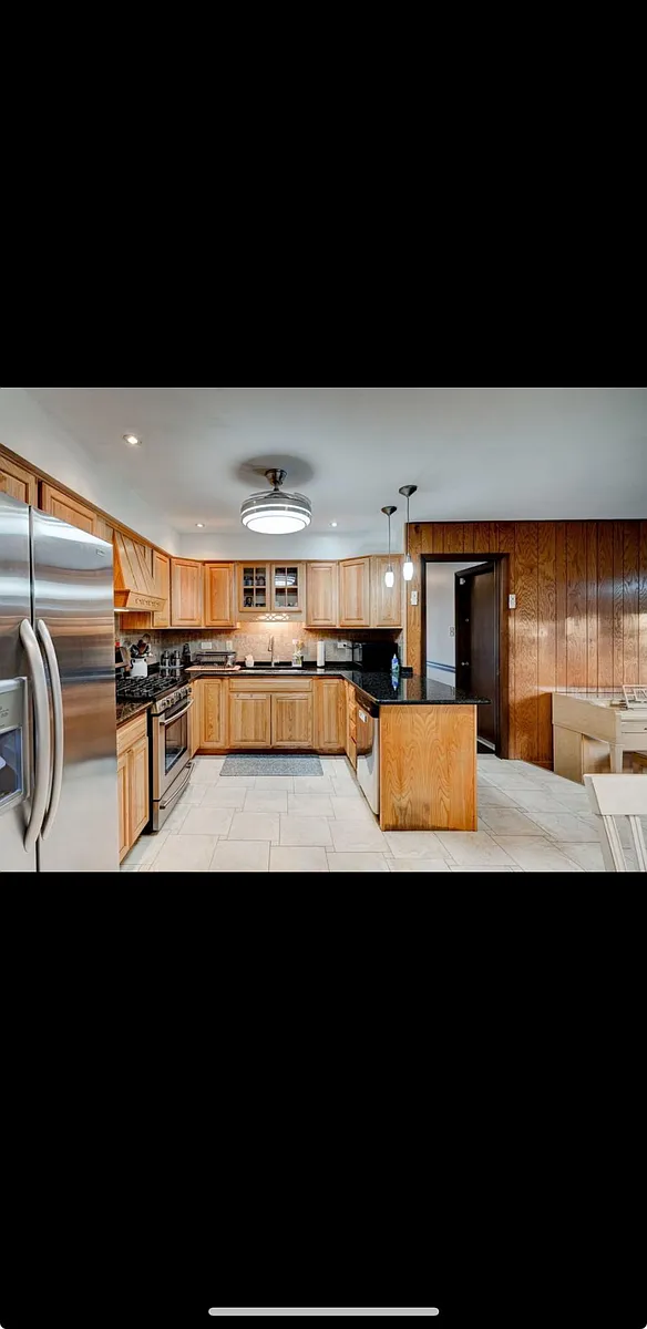 Building Photo - 15348 Edgewood Dr