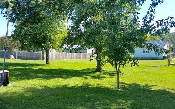 2nd image of 110 Cheyenne Cir
