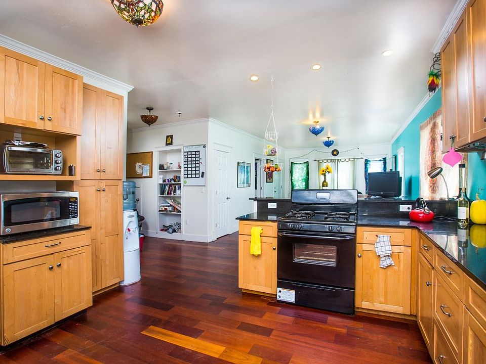 411 Broadway APT A Santa Cruz CA 95060 Zillow