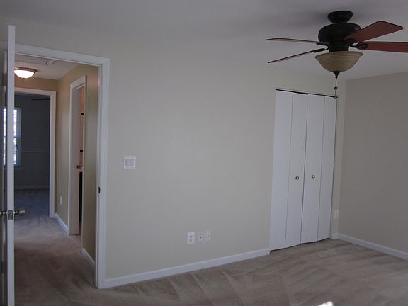 3rd image of 1318 Stockett Sq