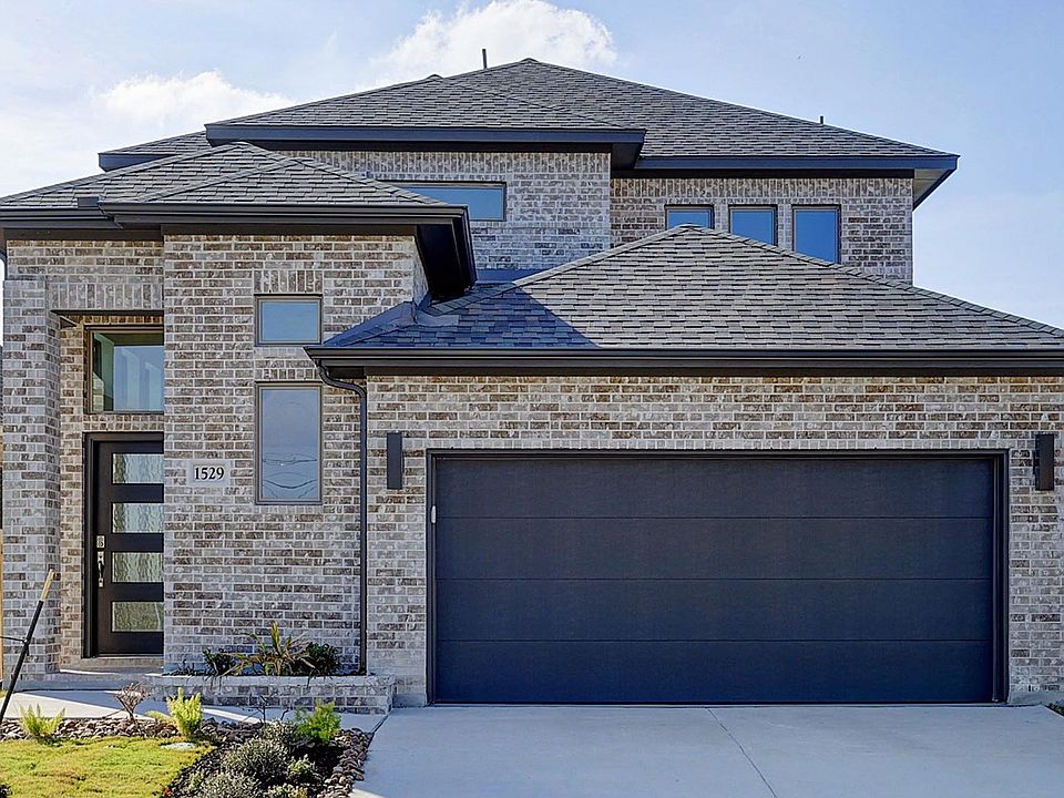 1st image of 1529 Alsatian Avenue