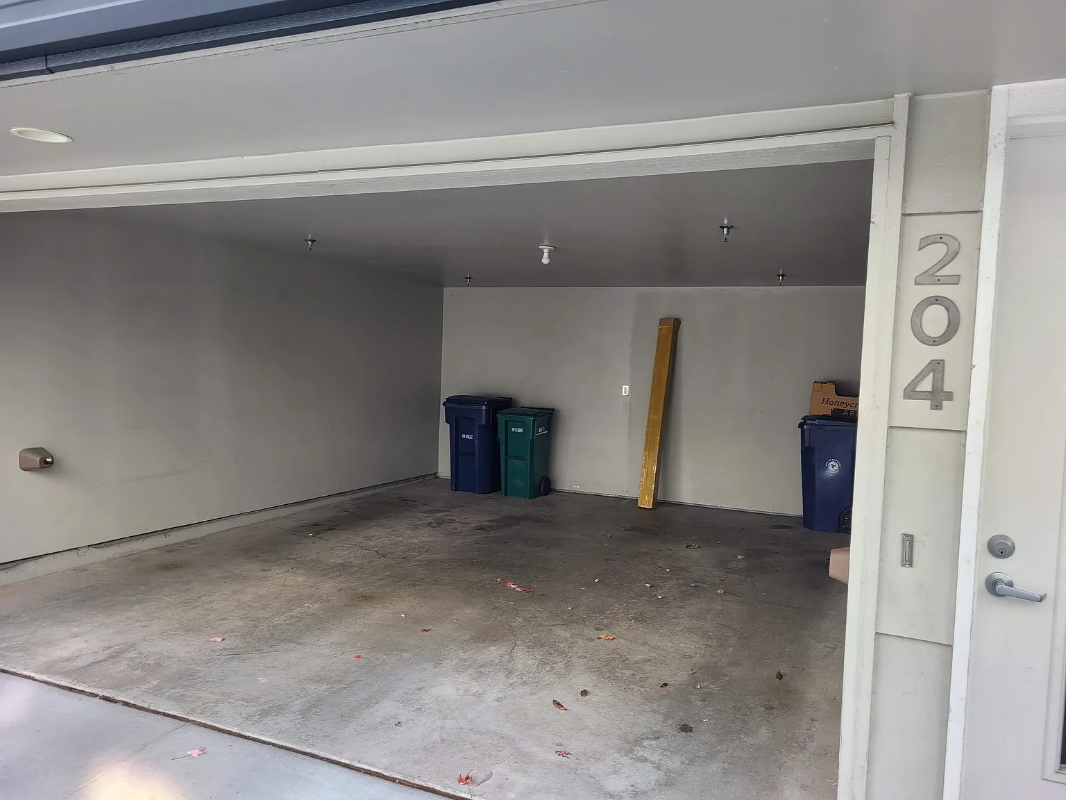 2 bed, 1105 sqft, $2,550 — Photo 2
