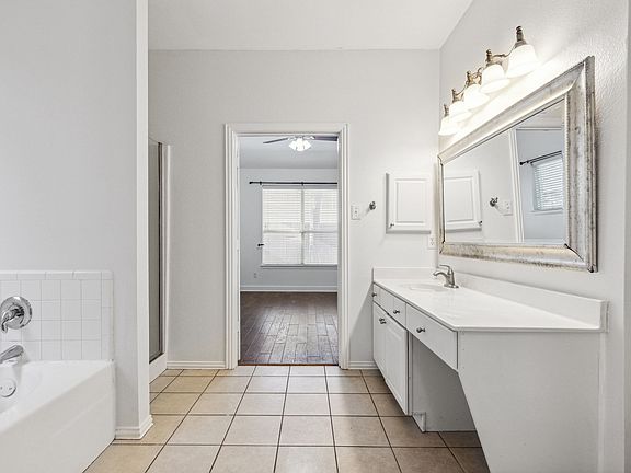 4th image of 11729 Latania Ln