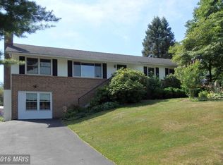 6609 Charles Dr, Mount Airy, MD 21771