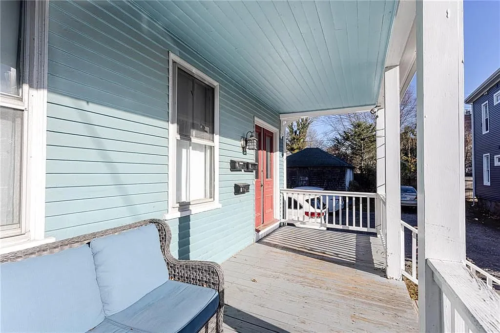 3 bed, 1.0 bath, 1209 sqft, $2,800 — Photo 3