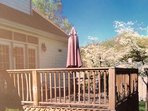 3rd image of 36 Meadow Dr