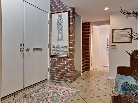 2nd image of 525 Park Ave