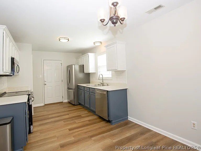 112 Raymond St — Photo 15