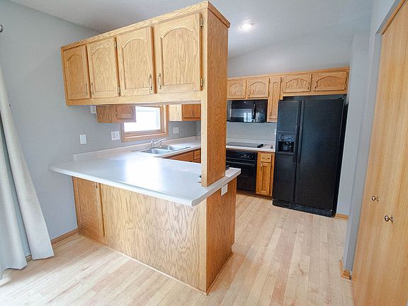 5th image of 4708 8th St NW