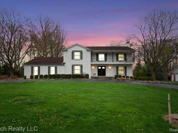 589 Kingsley Trl, Bloomfield Hills, MI 48304