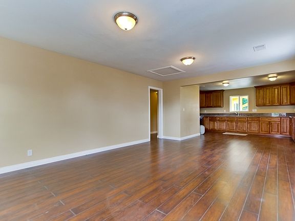 5th image of 10868 Telfair Ave
