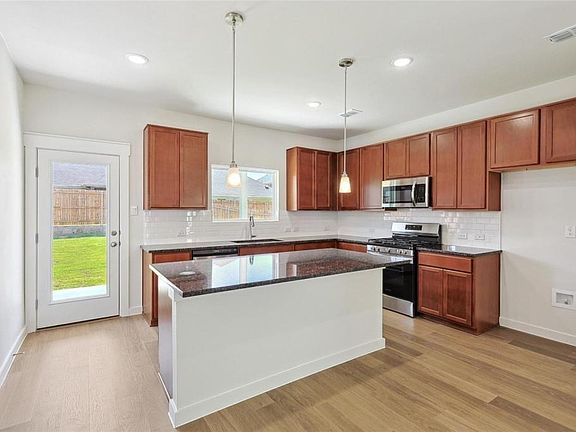 3rd image of 623 Russell Dr