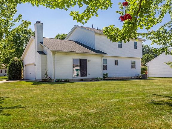 3rd image of 101 Queen Anne Cir
