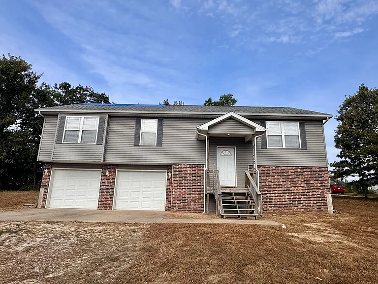 14209 Haywood Dr — Photo 2
