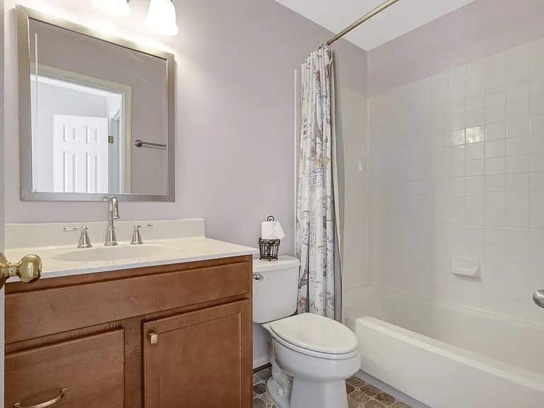 8204 Catbird Cir #202 — Photo 16