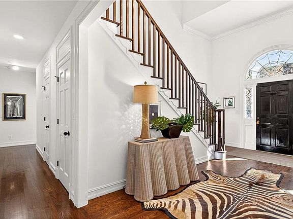 5th image of 1330 W Wesley Rd NW