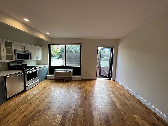 3rd image of 490 Myrtle Ave APT 2O