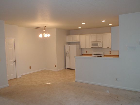 4th image of 5792 NE Damsel Dr