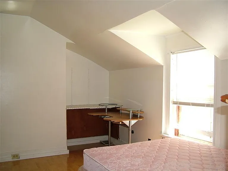 401 W Green St — Photo 22