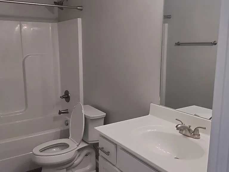216 Longwood Ln — Photo 8