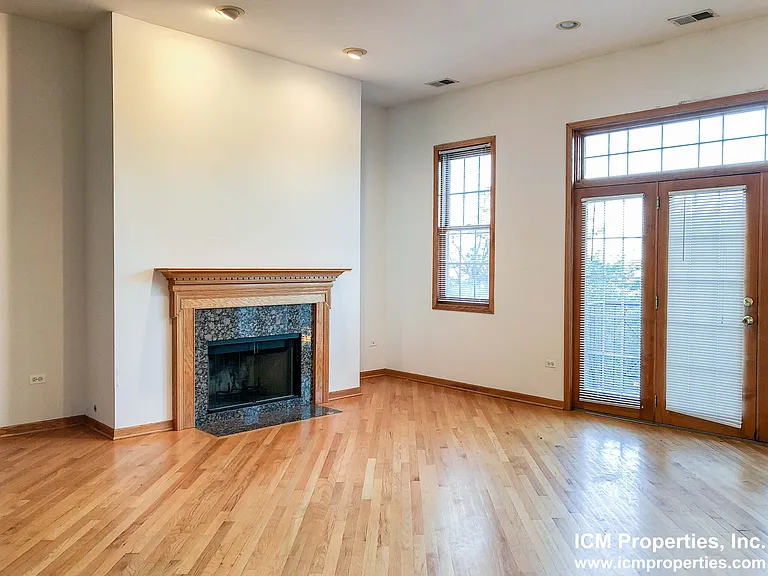 2543 N Southport Ave #2 — Photo 3