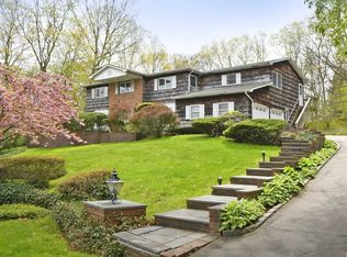 3 Ibsen Ct, Dix Hills, NY 11746