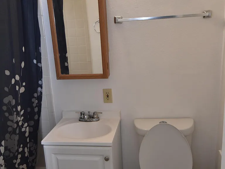 1133 Valley Manor Ct #B — Photo 18