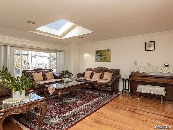 3rd image of 1009 Dartmouth Ln