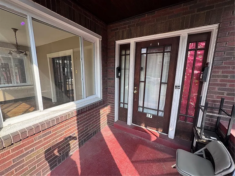 17 Sumner Ave — Photo 2