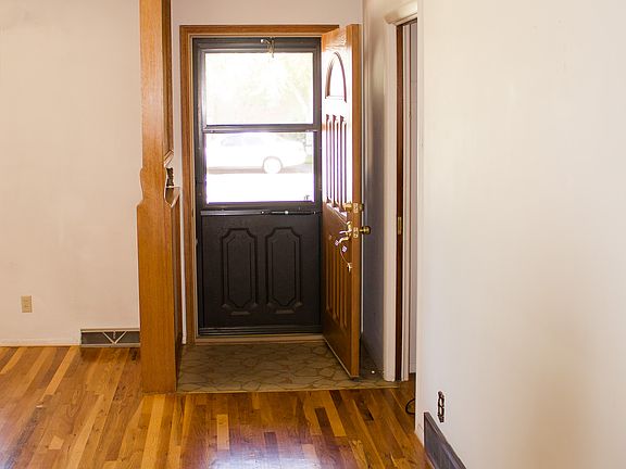 5th image of 160 Lincoln Dr