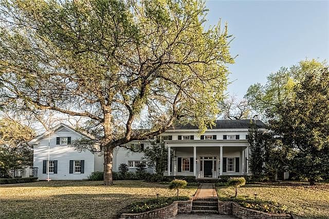 1st image of 3400 Chateau Ave