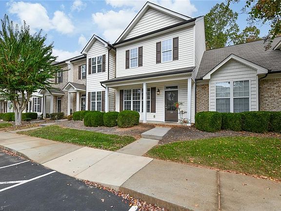 3rd image of 28 Nandina Dr
