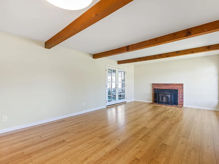 822 Shirley Ave — Photo 8