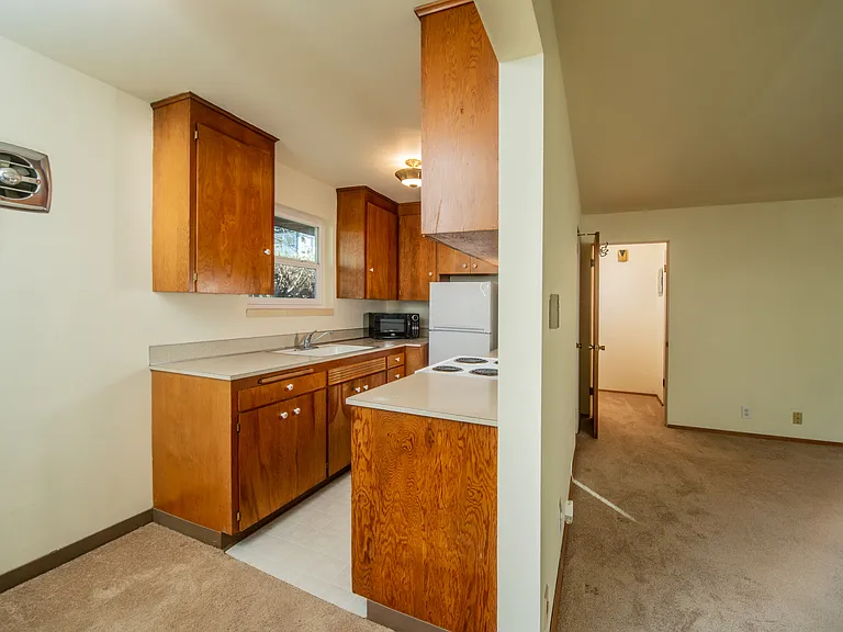 922 10th Ave E #7 — Photo 9