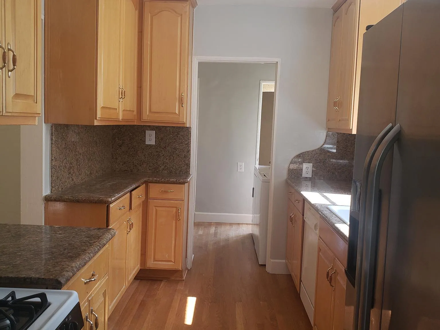3 bed, 2000 sqft, $5,300 — Photo 3