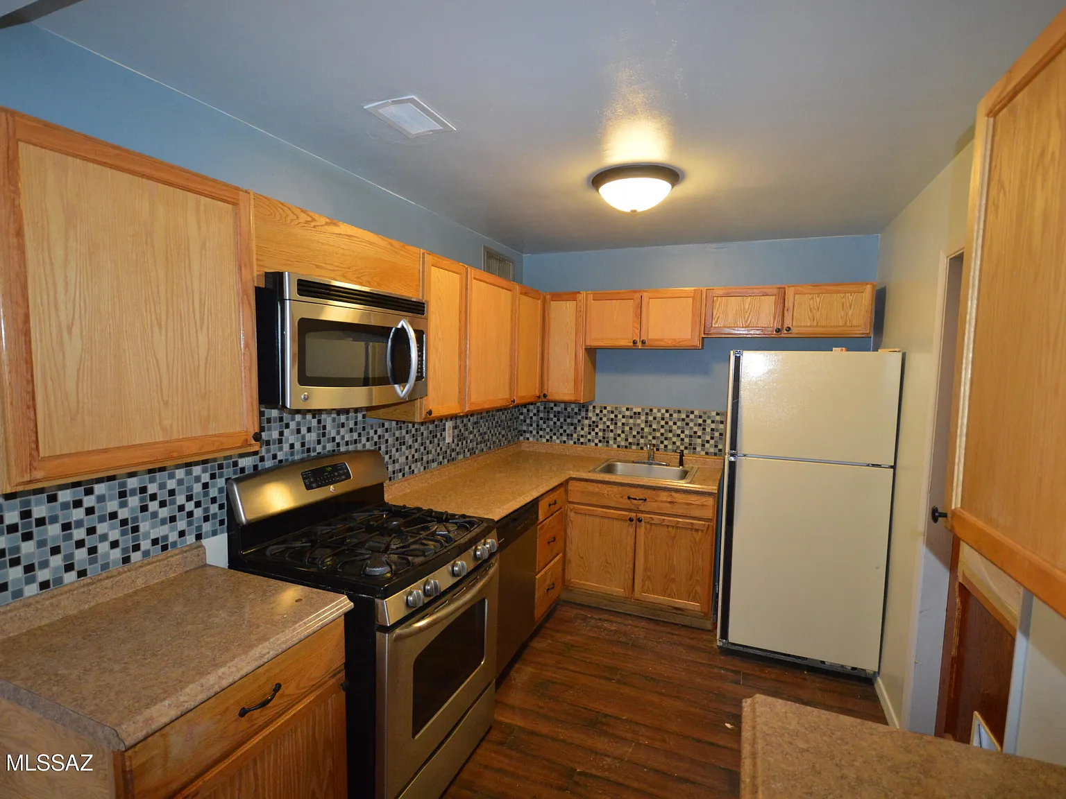 3 bed, 1.0 bath, 949 sqft, $1,350 — Photo 4