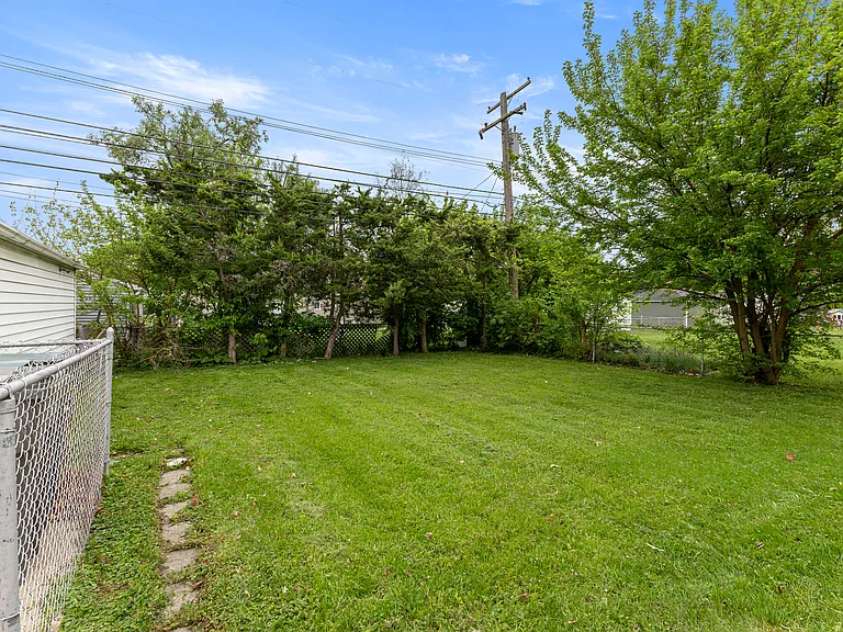 21311 Outer Dr — Photo 35