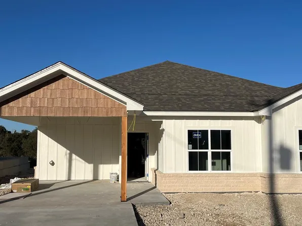 305 N 1st St, Mertzon, TX 76941