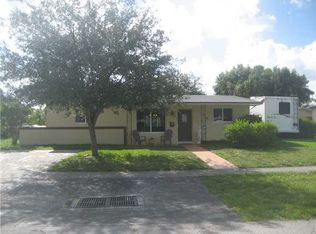 320 SW 64th Way, Pembroke Pines, FL 33023
