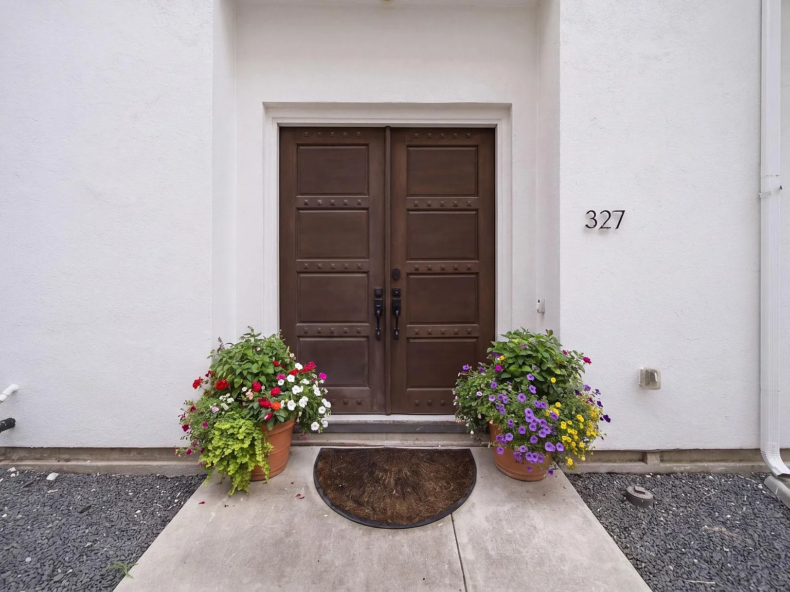 3 bed, 3.5 bath, 3120 sqft, $4,500 — Photo 2