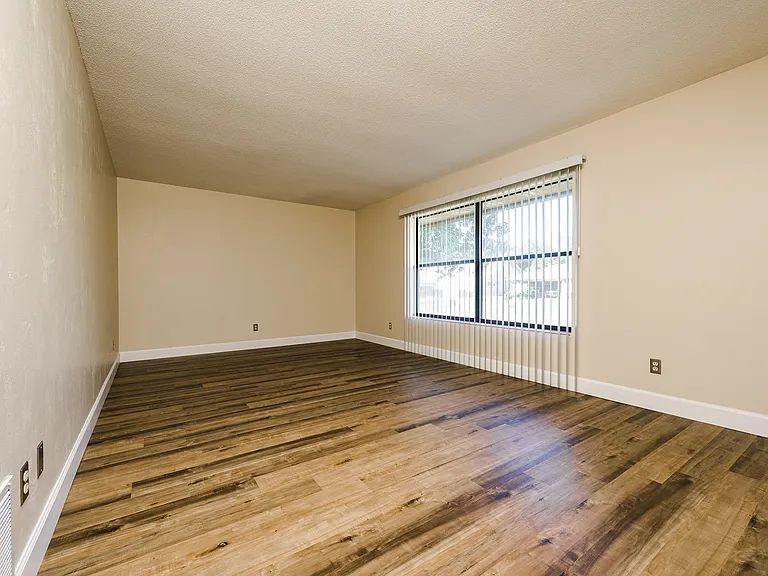 1523 Poplar Dr — Photo 10