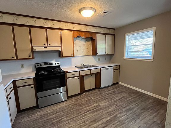 4th image of 401 E C St #405