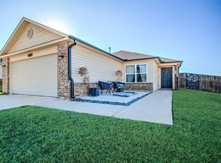 10013 Black Bear Trl, Yukon, OK 73099