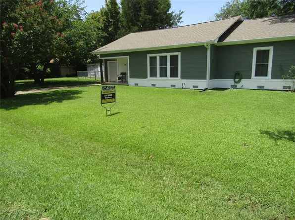 105 N 4th St, Mabank, TX 75147