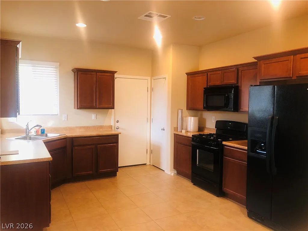 2 bed, 2.0 bath, 1157 sqft, $1,725 — Photo 3