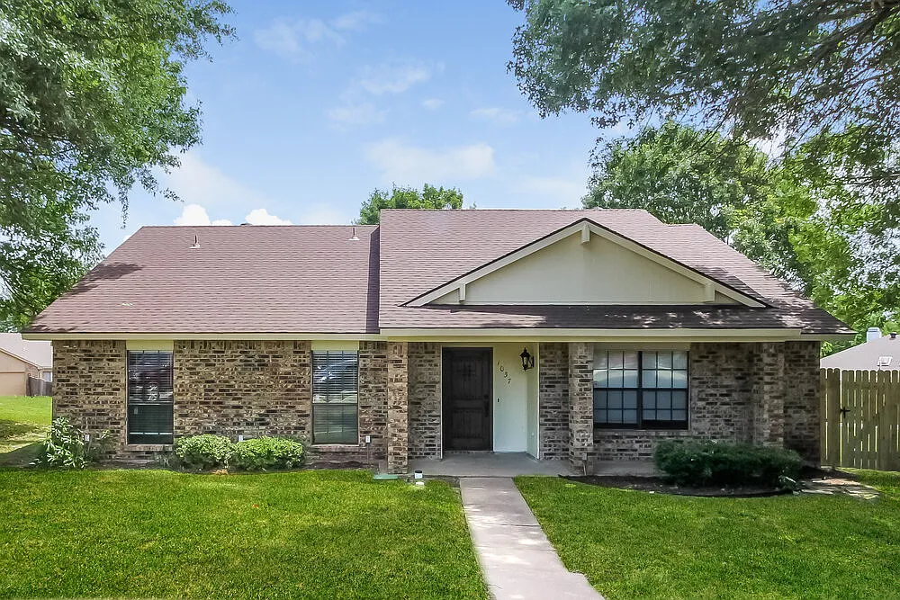 4 bed, 2.0 bath, 2081 sqft, $2,255 — Photo 1