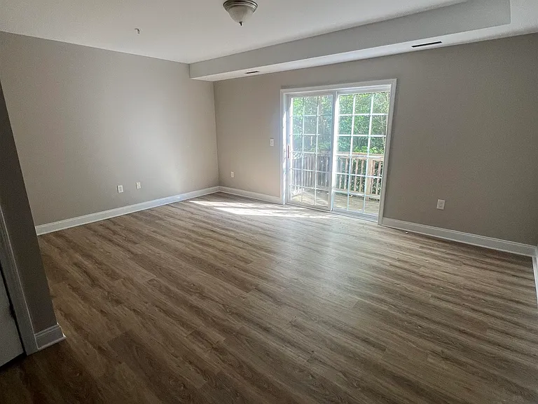 21 Clancy Dr — Photo 2
