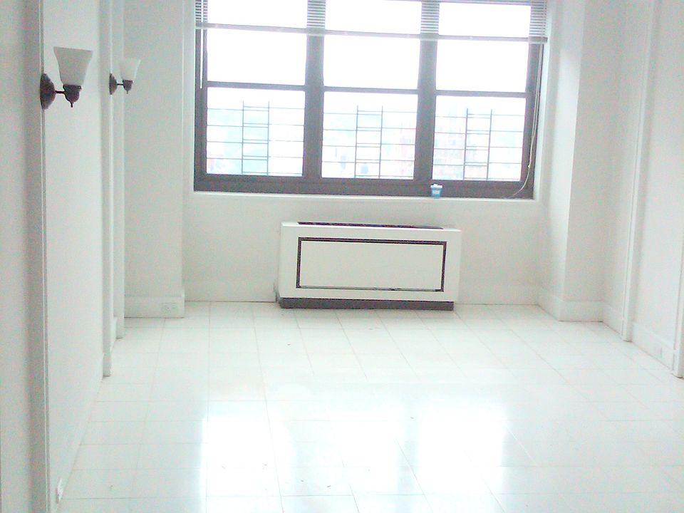 1st image of 200 E 72nd St APT 33K