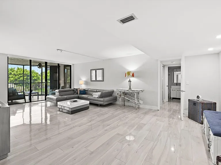 800 Jeffery St — Photo 4