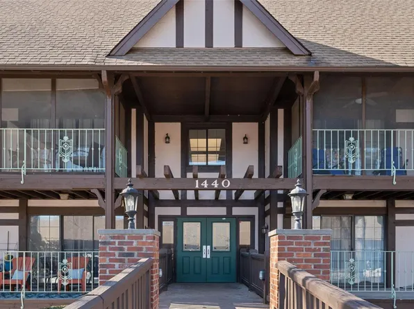1440 Heritage Lndg APT 307, Saint Charles, MO 63303